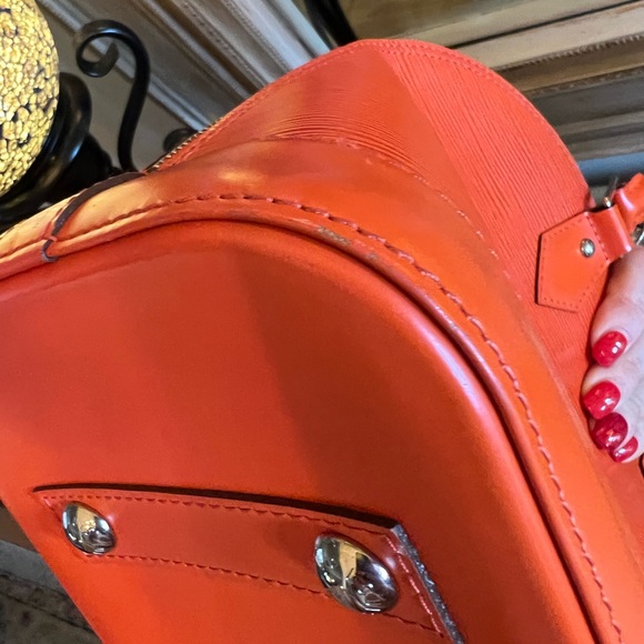 🧡🧡Louis Vuitton Alma Pm Epi Leather with crossbody strap 🧡🧡 - Picture 6 of 11